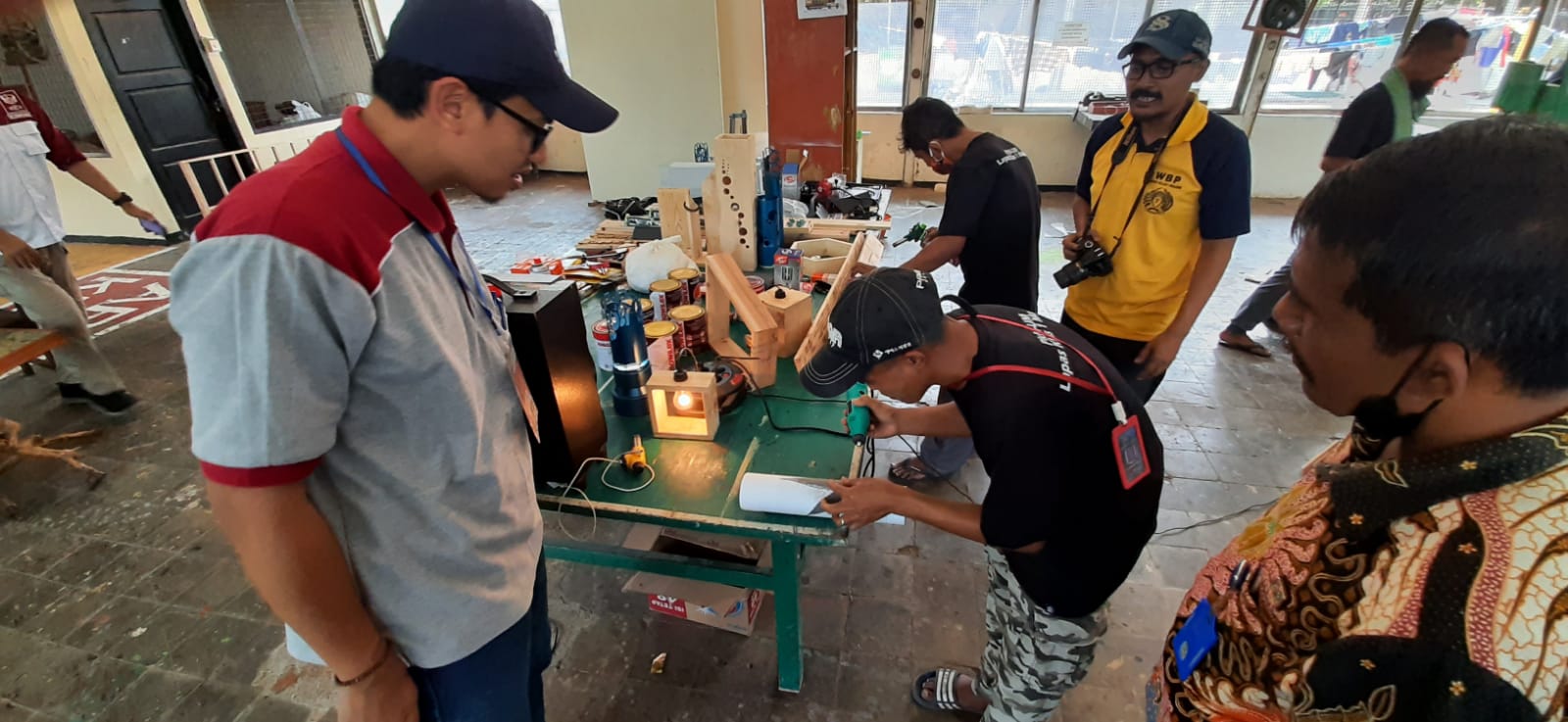 Pelatihan Pembuatan Produk Berbahan Kayu