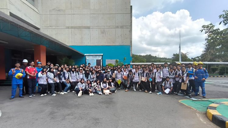 Kuliah Lapangan Mahasiswa Program Studi Teknik Lingkungan Universitas Negeri Malang di PLTA Sutami